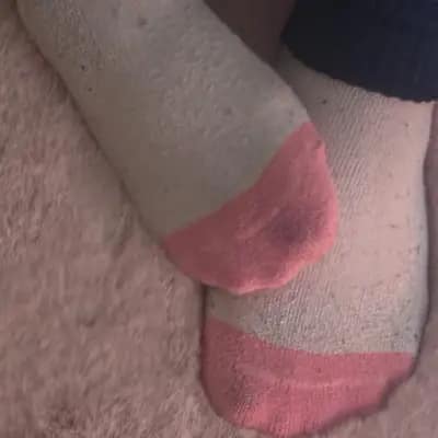 Weiße Sneakersocken Gr. 37 mit rosa Details – 2 Tage getragen
