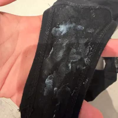 Sehr feuchter cremiger schwarzer pantie