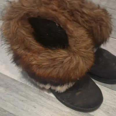 Braune Fellstiefel Gr. 38 – 4 Jahre barfuß getragen