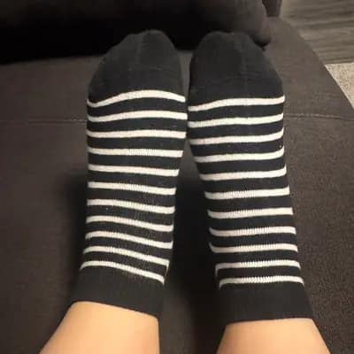 Schwarz-weiße Ringelsocken Gr. 38 – getragen