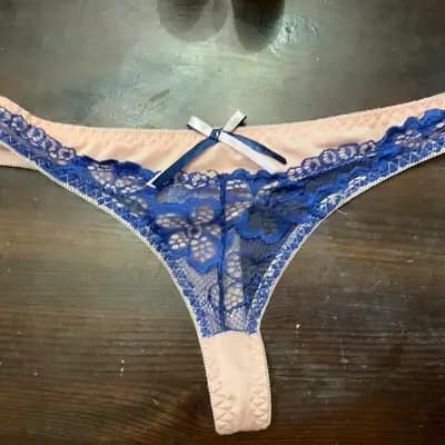 Süßer Tanga mit Spitze