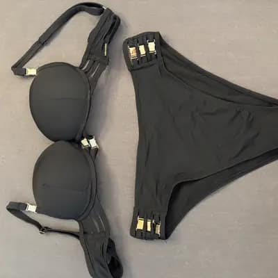 Schwarzes Bikini-Set mit strappy BH 💕 Tiny Forbidden