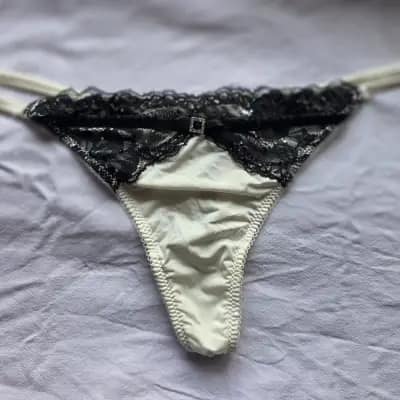 Black & White – verspielter Spitzen-String 🎀