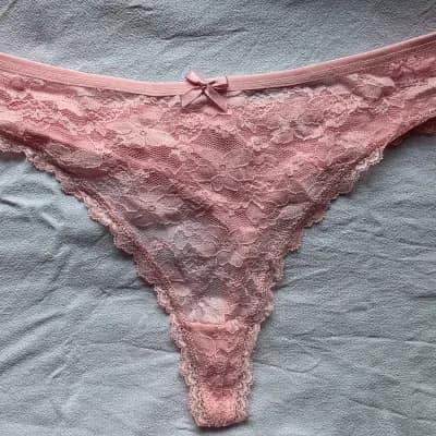 🍑 Zarter Spitzen-String in Rosé 🎀