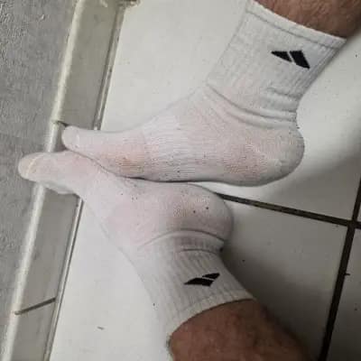Weiße Adidas Socken Gr. 39–42 – 2 Tage getragen