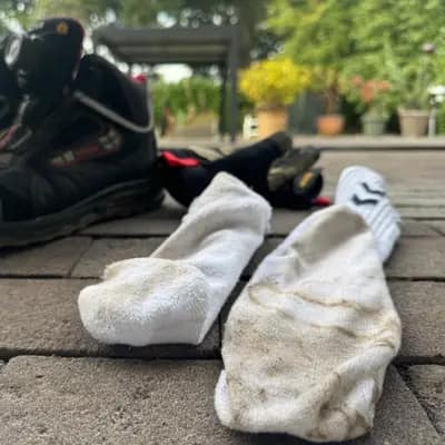 Getragene Tennissocken – körperliche Arbeit in Arbeitsschuhen | männlich & authentisch