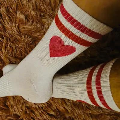 💕 Sportlich & süß – Tennissocken mit Herzen