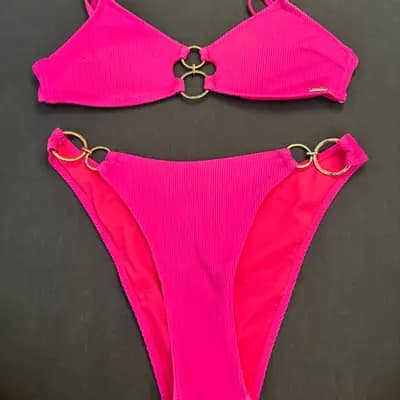 Pinkes geripptes Bikini-Set mit Ringen