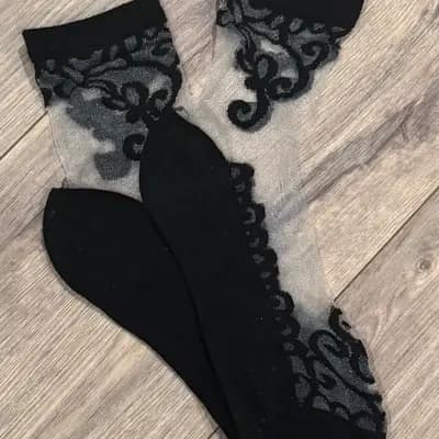 Schwarze transparente Spitzensocken – getragen nach deinem Wunsch