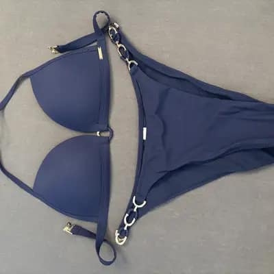 Navy Bikini mit goldenen Ketten 💕 Süß & frech