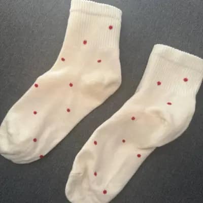 Weiße Socken mit roten Punkten Gr. 35