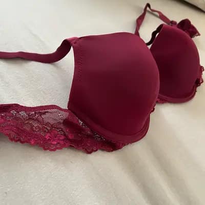 Roter Spitzen BH 🤤