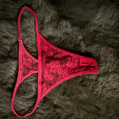 Roter String/Tanga mit Spitze Gr. S