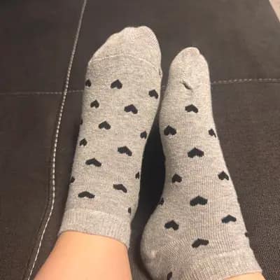 Graue Herzchen-Socken Gr. 38 – getragen