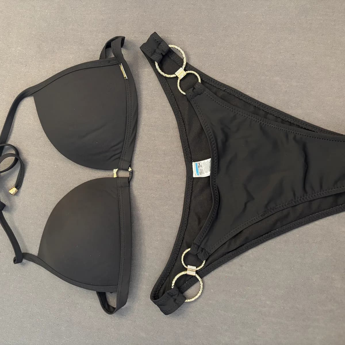 Schwarzes Bikini-Set mit Ringen 💕 Clean & frech