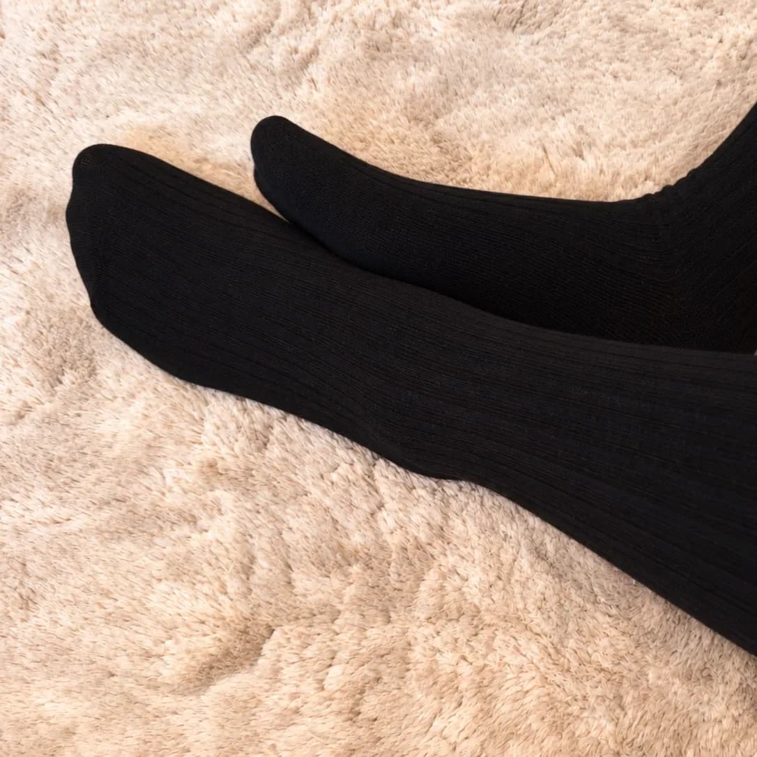Schwarze Kniestrümpfe – eng getragen & verführerisch 🖤 Größe 38