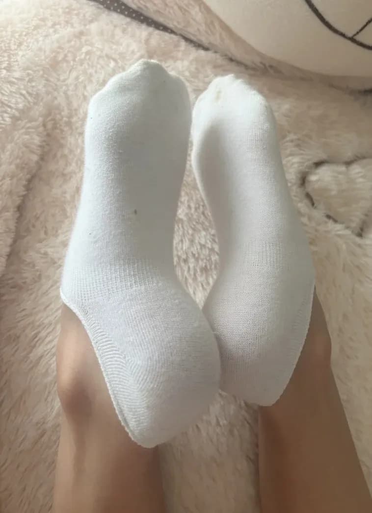 Getragene Socken von süßer 19 jährigen Telegram: tinyforbidden