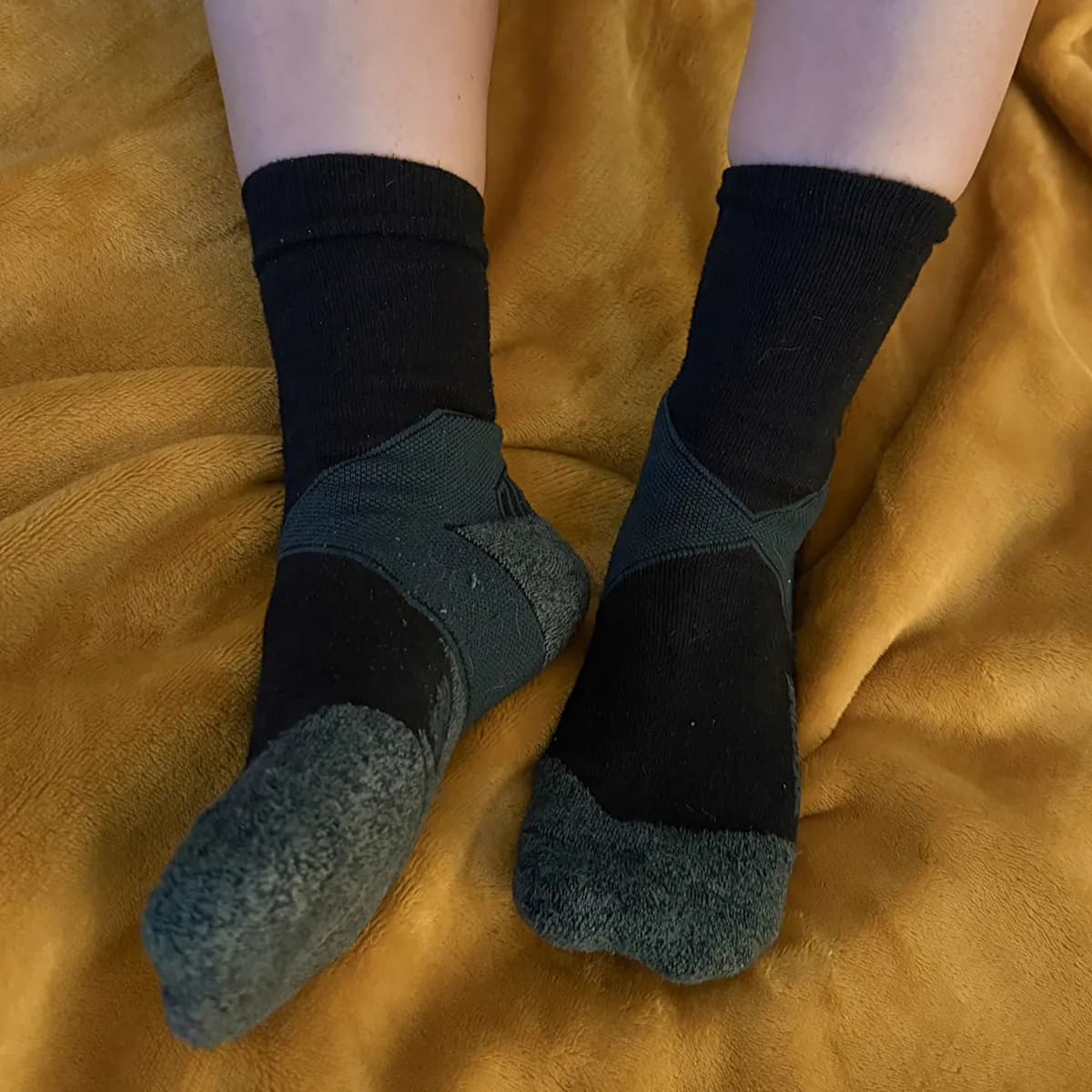 Sportsocken Gr. 36 – 2× beim Joggen getragen