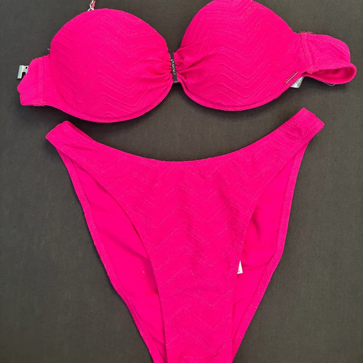 Pinkes Chevron Bikini-Set 💕 Intensiv von Tiny Forbidden