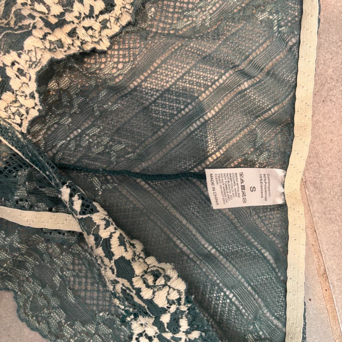 Dunkelgrün-beiger Spitzen-Slip Gr. S – persönlich getragen 🖤