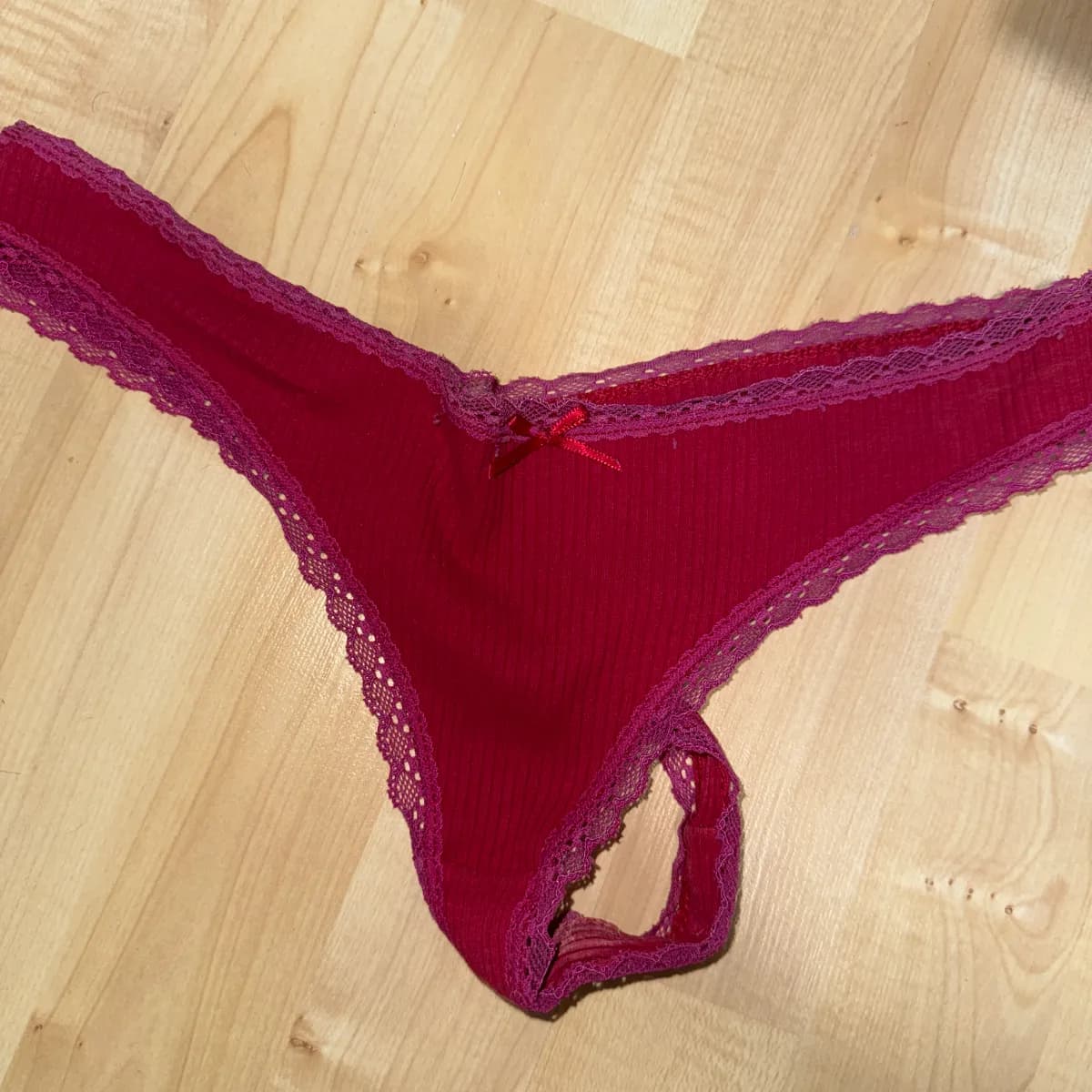 Getragener getrockneter Tanga, beim Spielen getragen, Slip, Größe 38