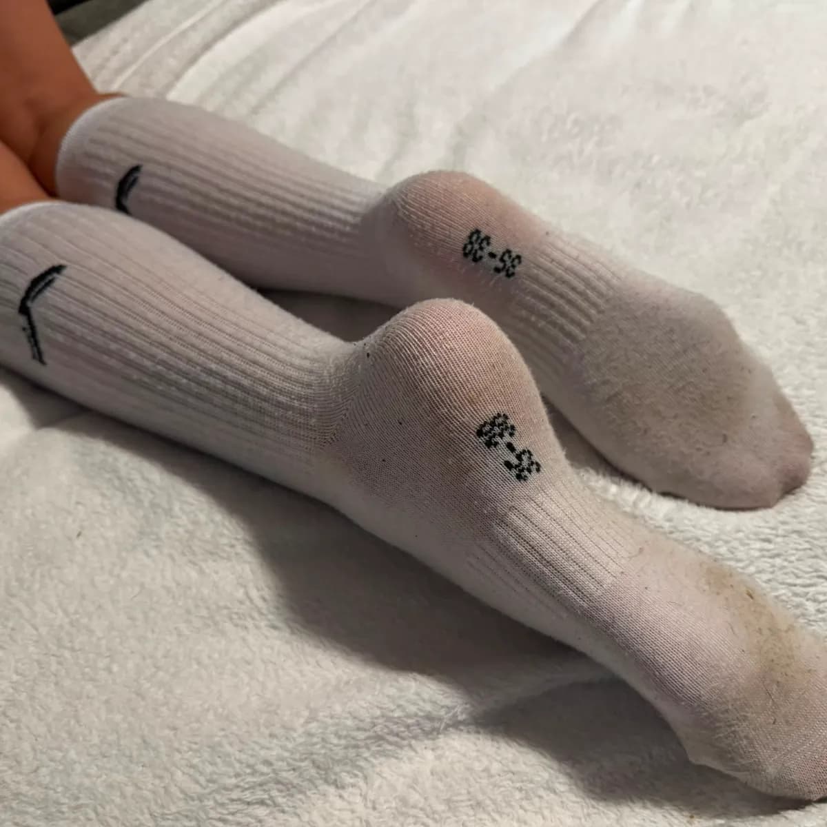 getragene Socken von 19-jähriger