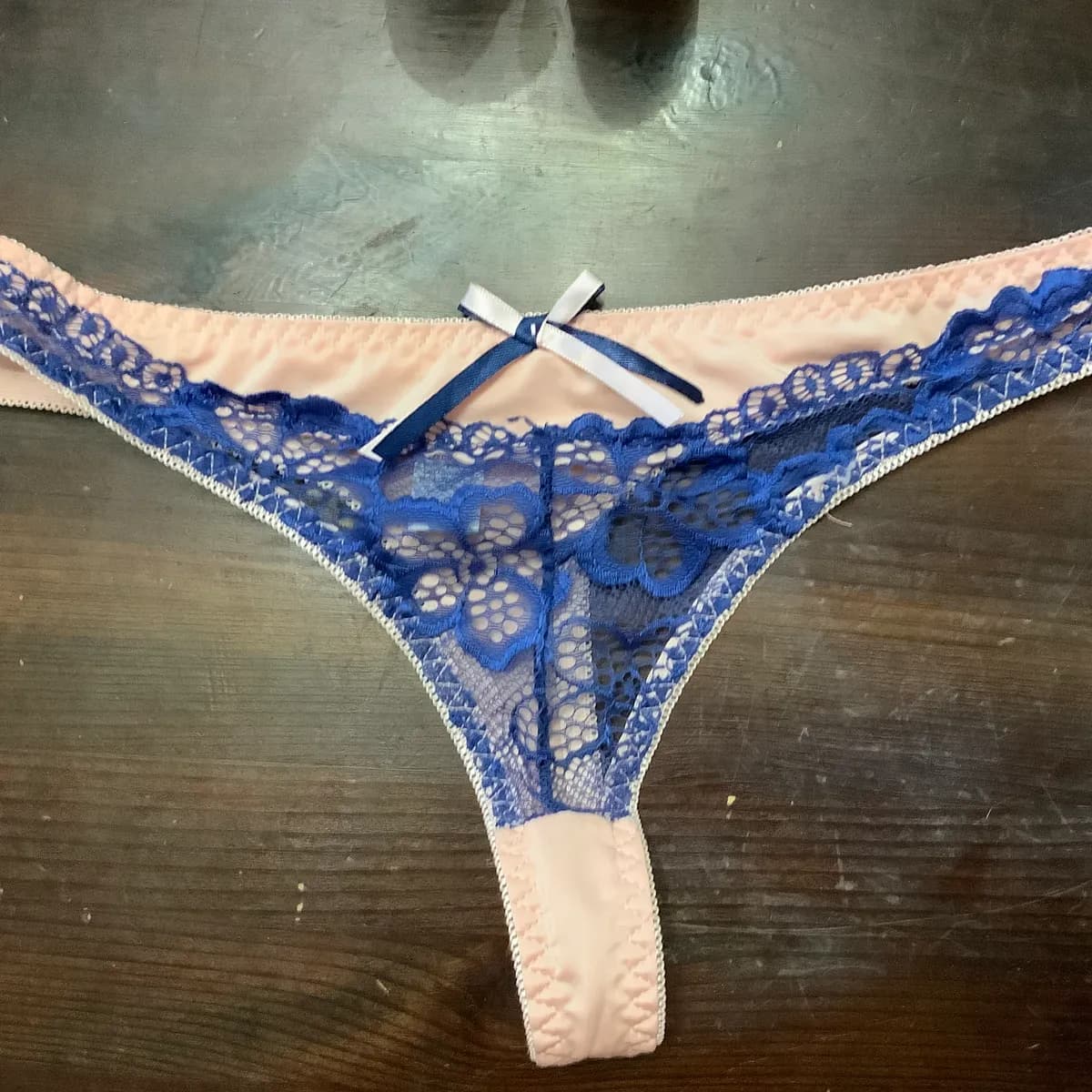 Süßer Tanga mit Spitze