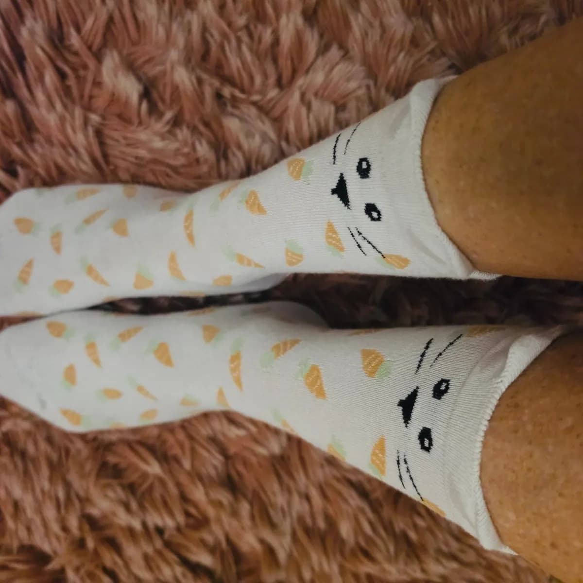 🐰 Weiße Socken mit Hase & Möhre 🥕