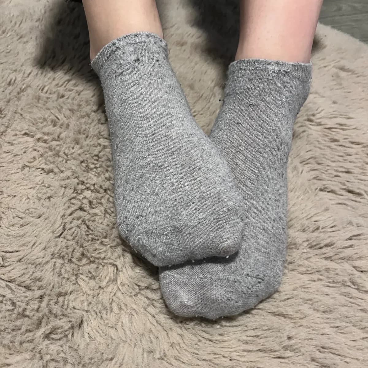 Graue getragen Socken