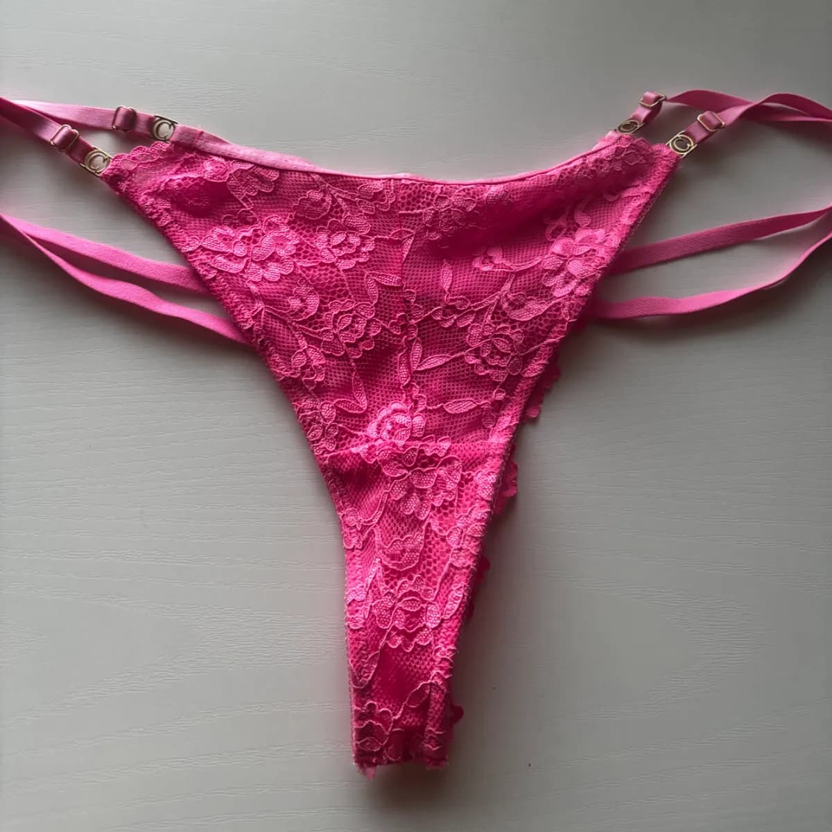 Pinker Tanga in Größe 36😋 entweder ungetragen oder getragen