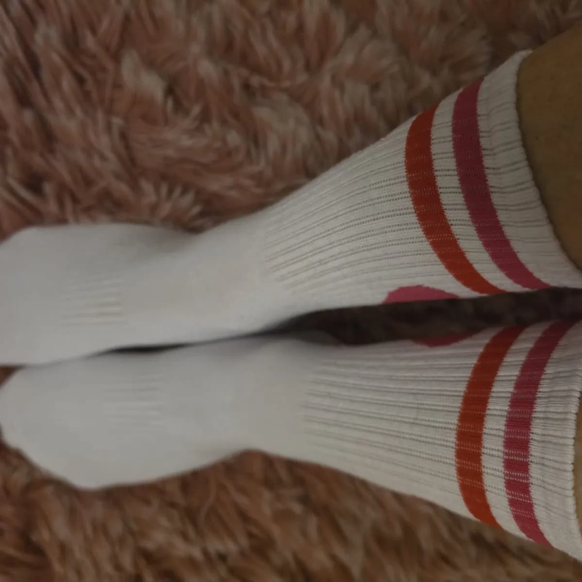 💕 Sportlich & süß – Tennissocken mit Herzen
