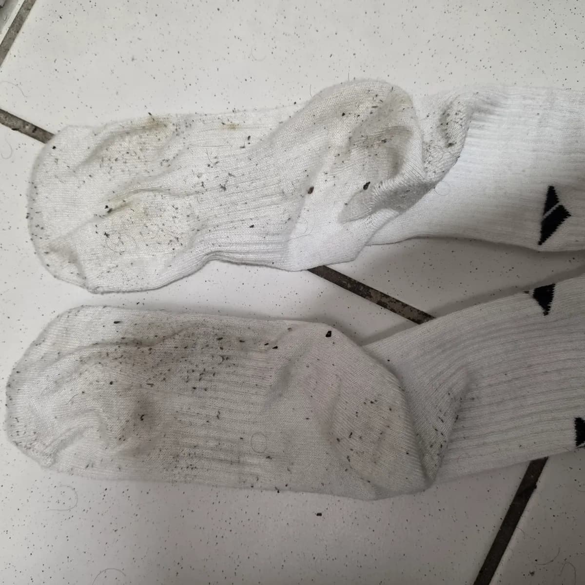Weiße Adidas Socken Gr. 39–42 – 2 Tage getragen