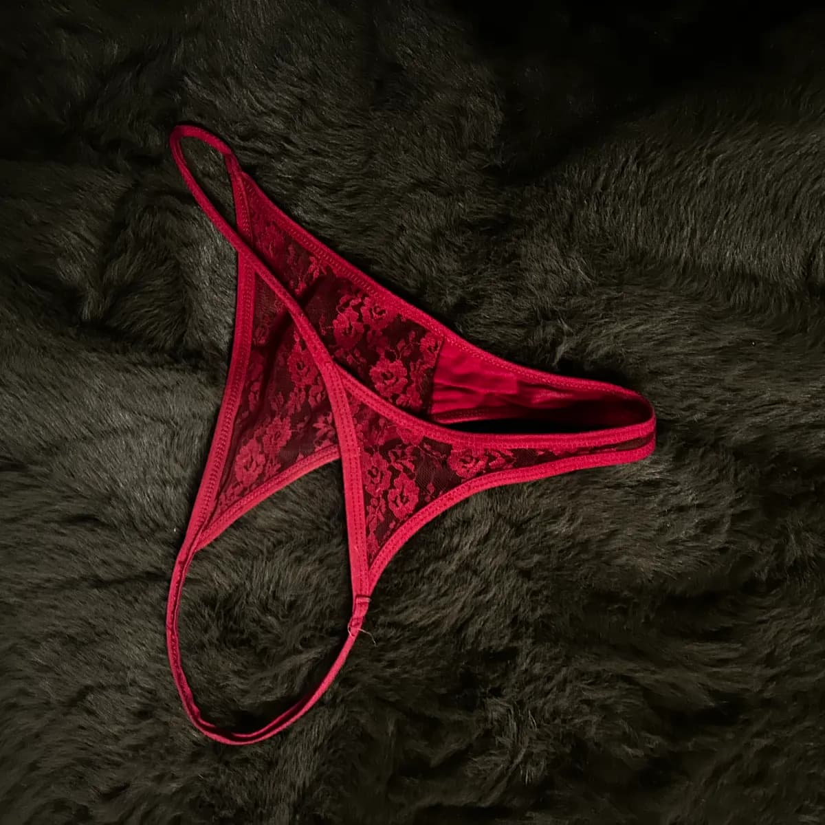 Roter String/Tanga mit Spitze Gr. S