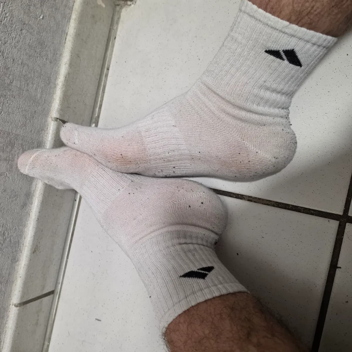 Weiße Adidas Socken Gr. 39–42 – 2 Tage getragen