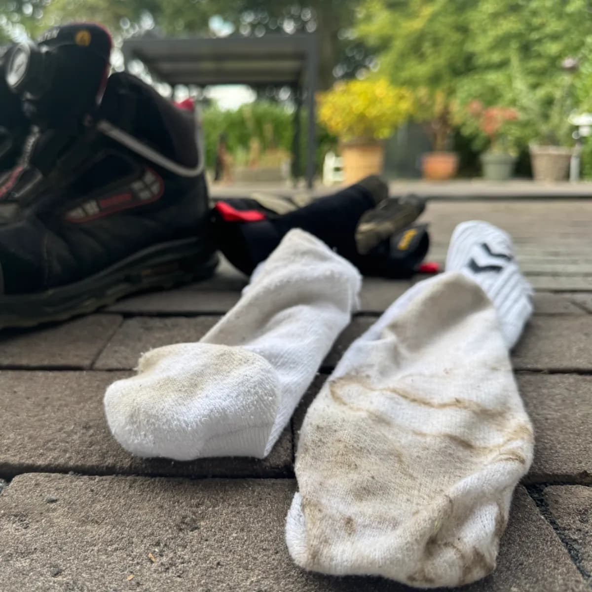 Getragene Tennissocken – körperliche Arbeit in Arbeitsschuhen | männlich & authentisch