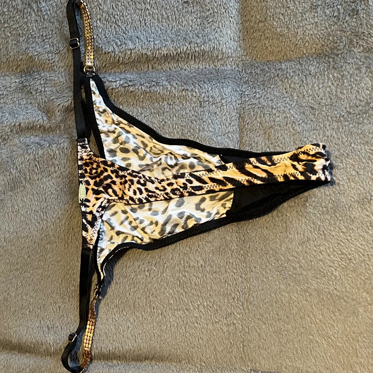 sexy Tanga im Leoparden-Style mit Glitzersteinen