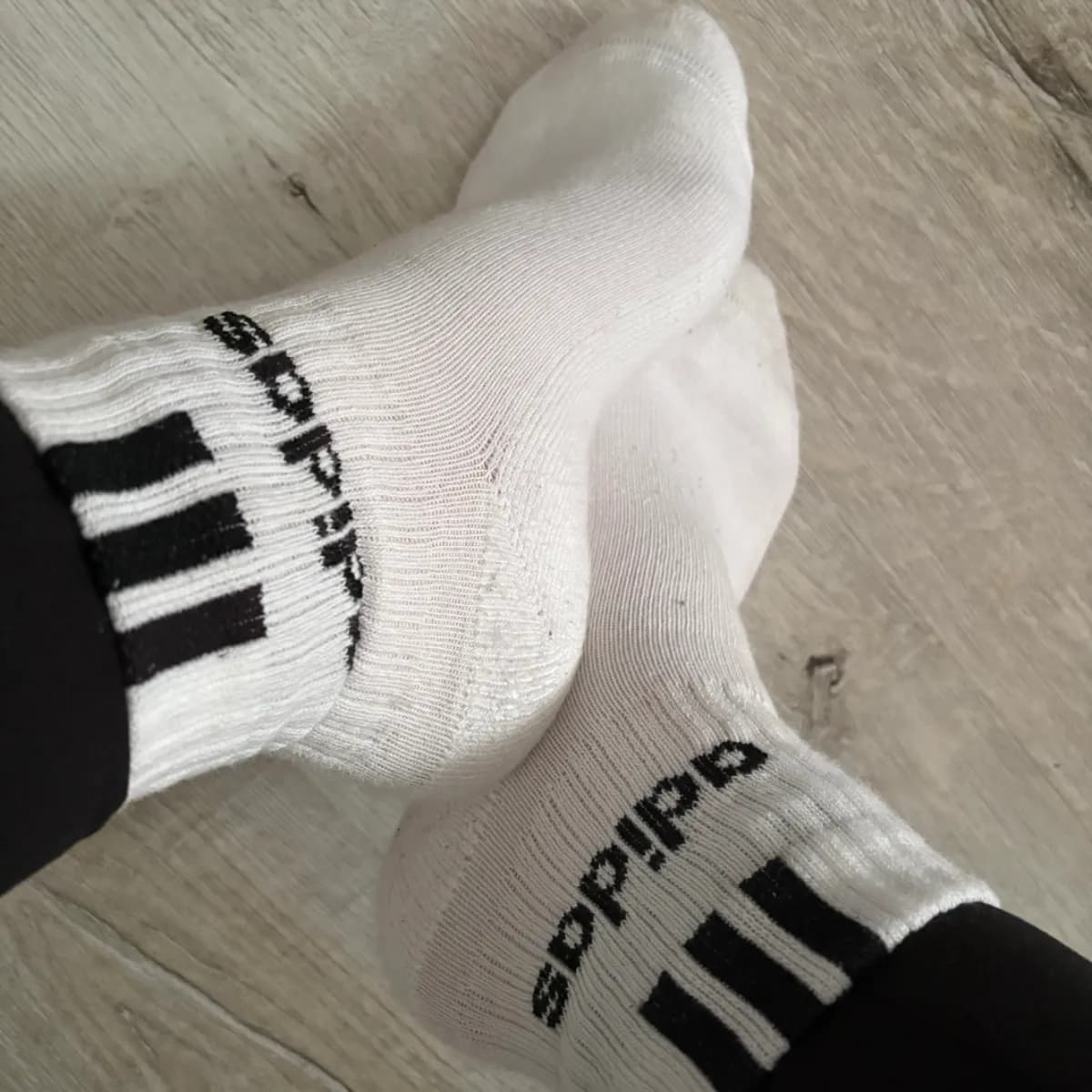 Ein bisschen von mir zum Mitnehmen – meine Adidas-Socken 🖤