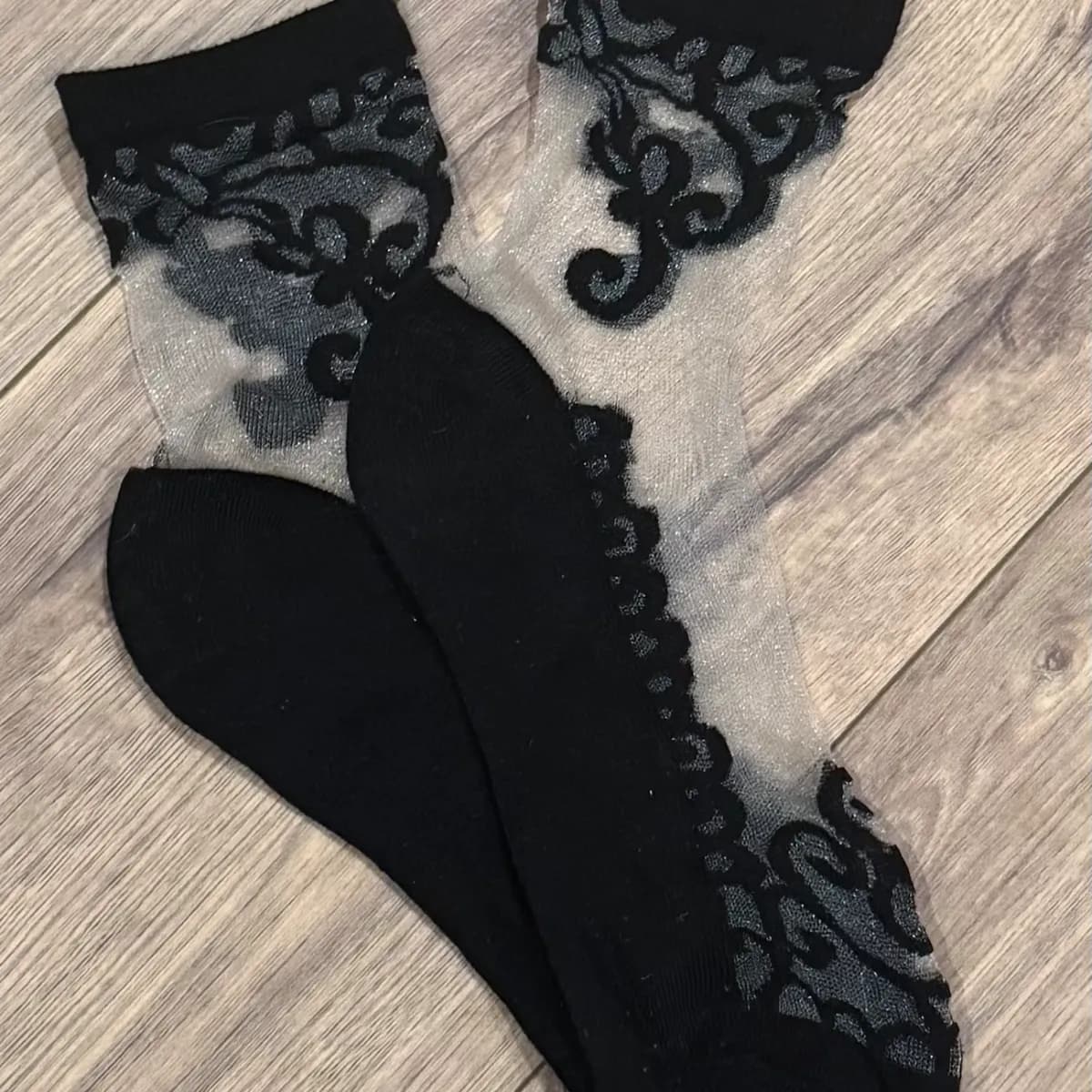 Schwarze transparente Spitzensocken – getragen nach deinem Wunsch
