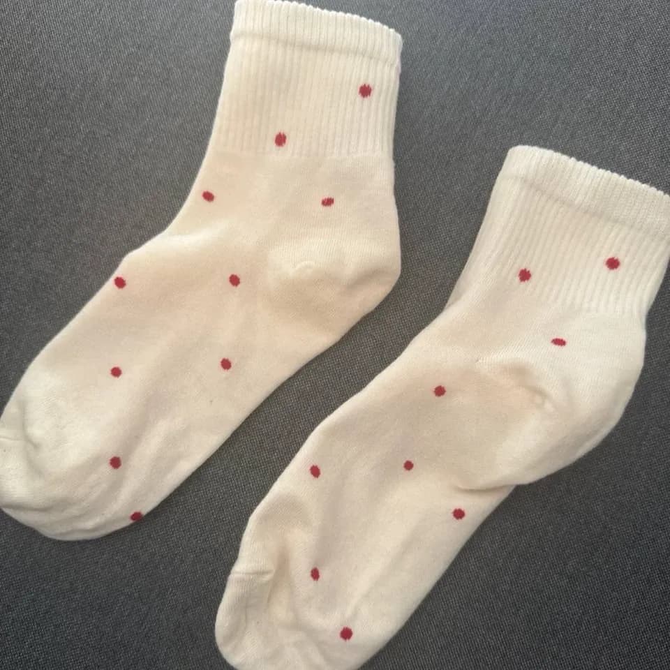Weiße Socken mit roten Punkten Gr. 35