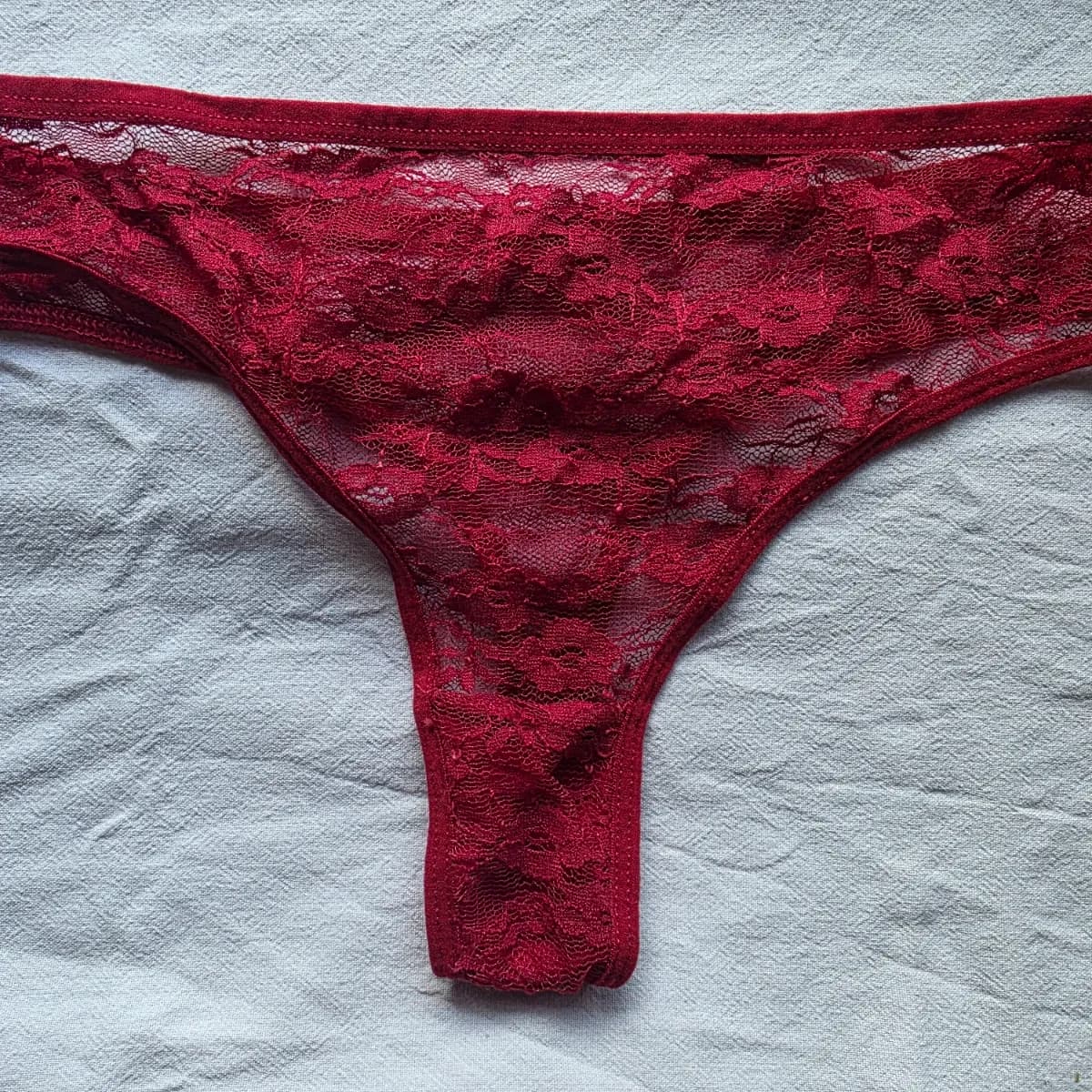 Bordeaux Love ❤️ – zarter Spitzen-String