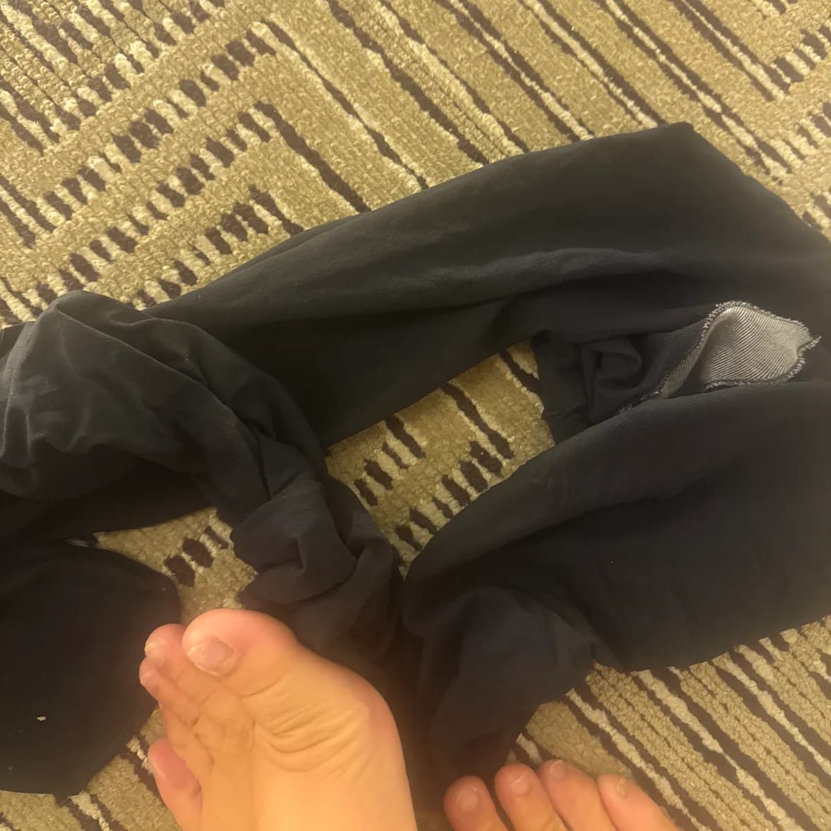 Getragene Strumpfhose von einer Flugbegleiterin