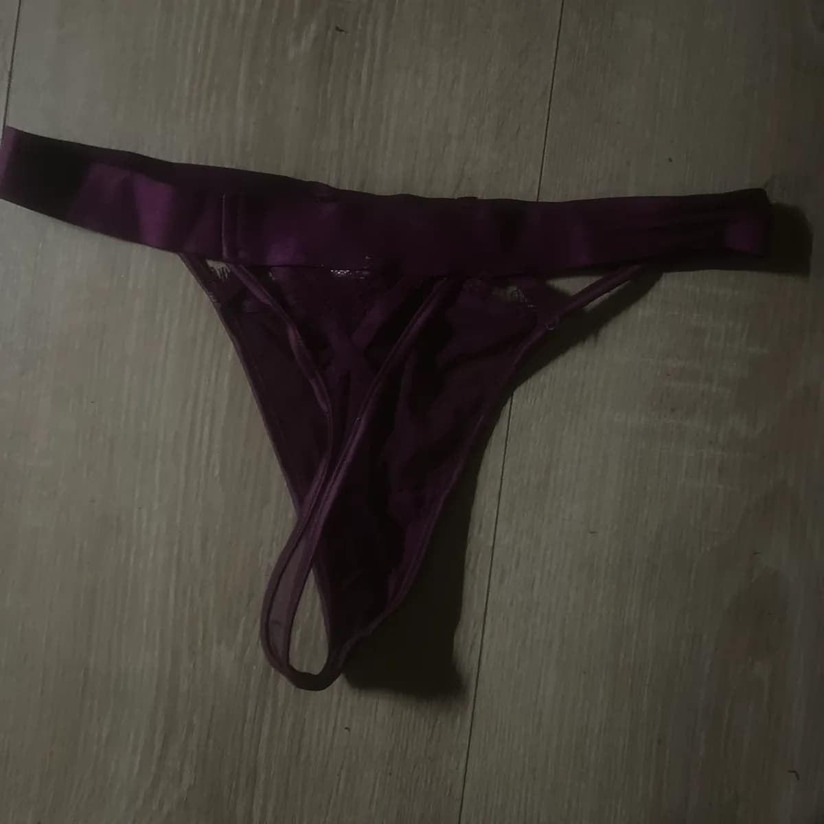 Getragener lila Dessous tanger