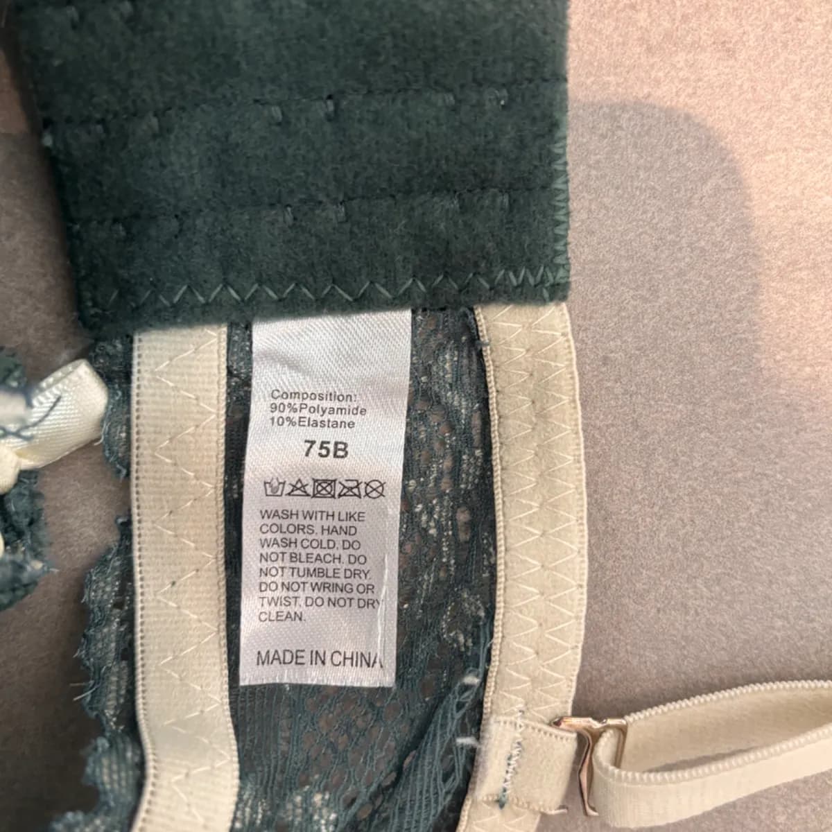 Dunkelgrün-beiger Spitzen-BH 75B – persönlich getragen 🖤